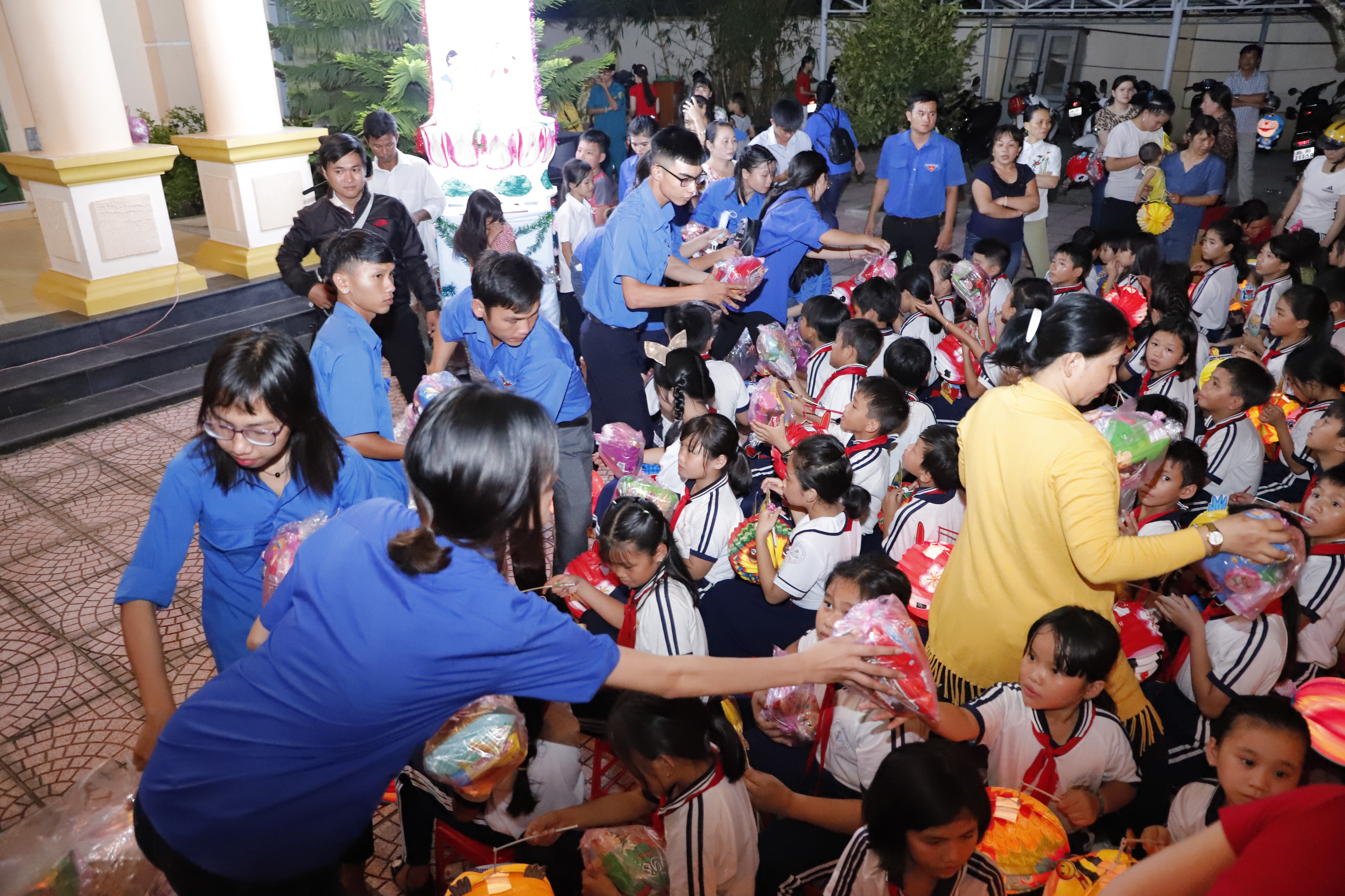 Mid-Autumn Party For Children In La Gi Town, Binh Thuan Province ...