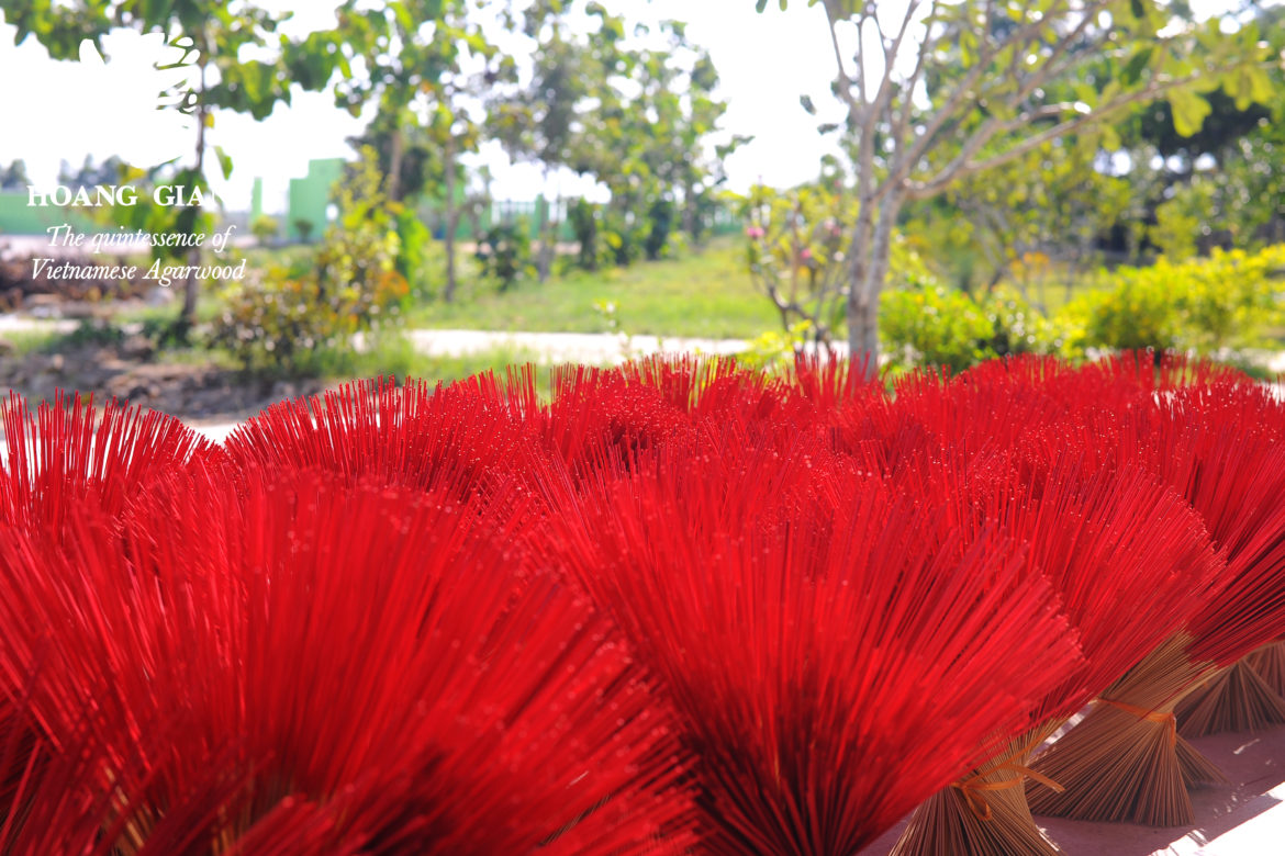 The featured bright red color of the stick of  HAGA Natural Incense – stick