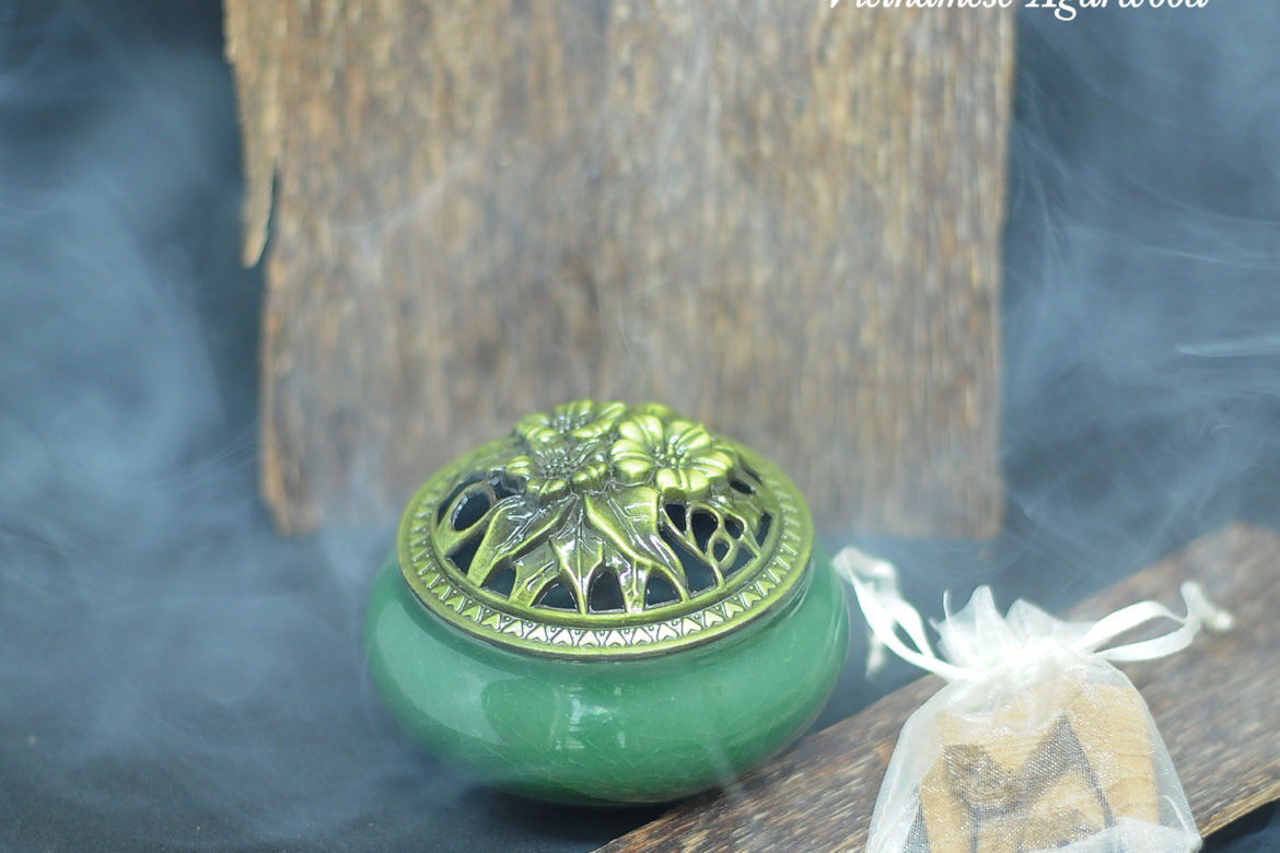 Why Agarwood/Oud incense smoke is thin, fast dissipation and long-lasting scent?