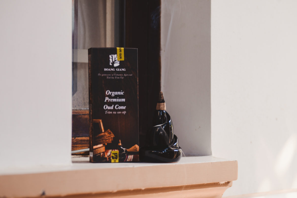 [A story of images] Silent noon to enjoy peaceful Agarwood scent