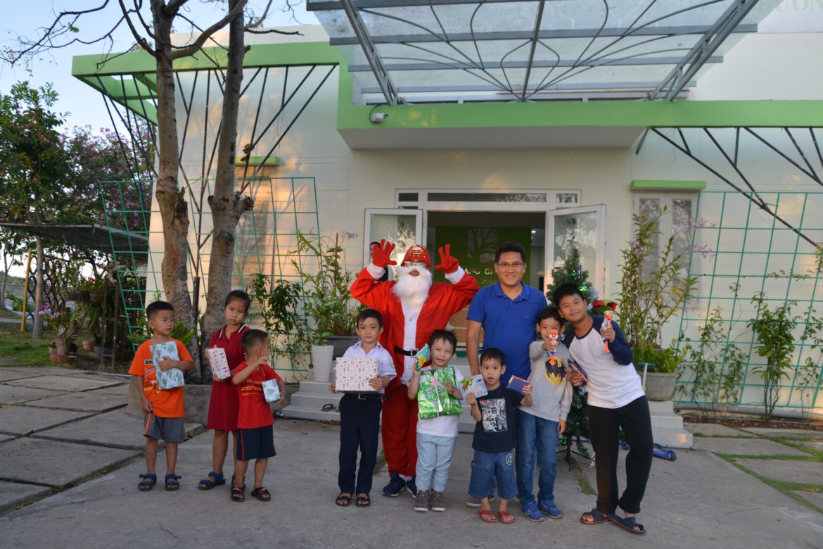 Christmas presents for children of Hoang Giang Agarwood’s employees