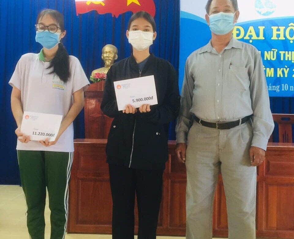 [Bilingual] Scholarship for poverty students from Hoang Giang Agarwood manufacturer