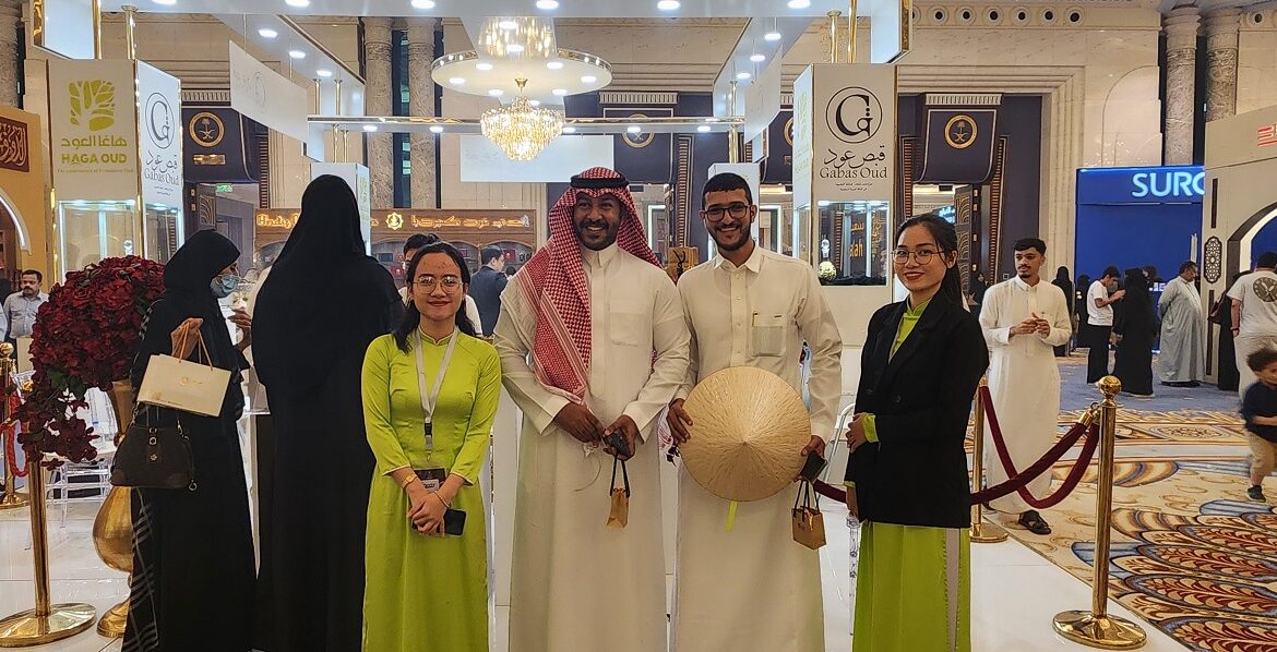 Over 1,000 gift sets sent at Perfume Through Ages by HAGA Oud