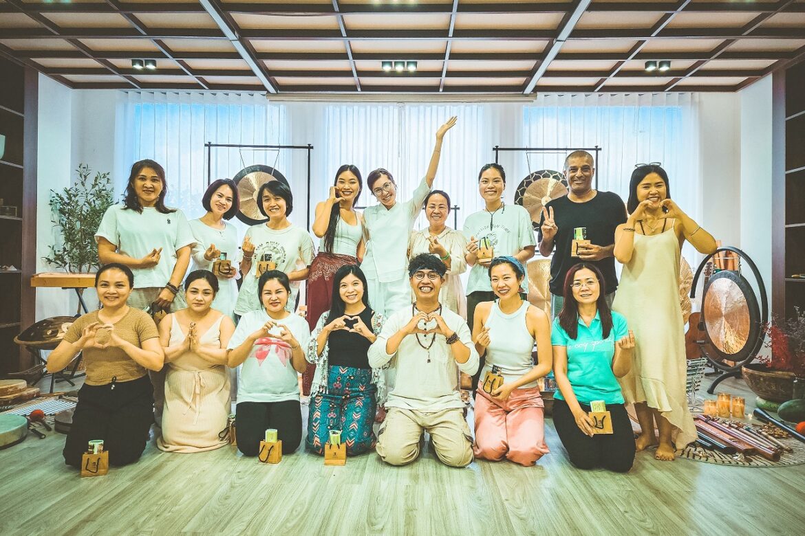 HAGA Oud accompanied Lac healing in the workshop “Moon, Nga & Lac”